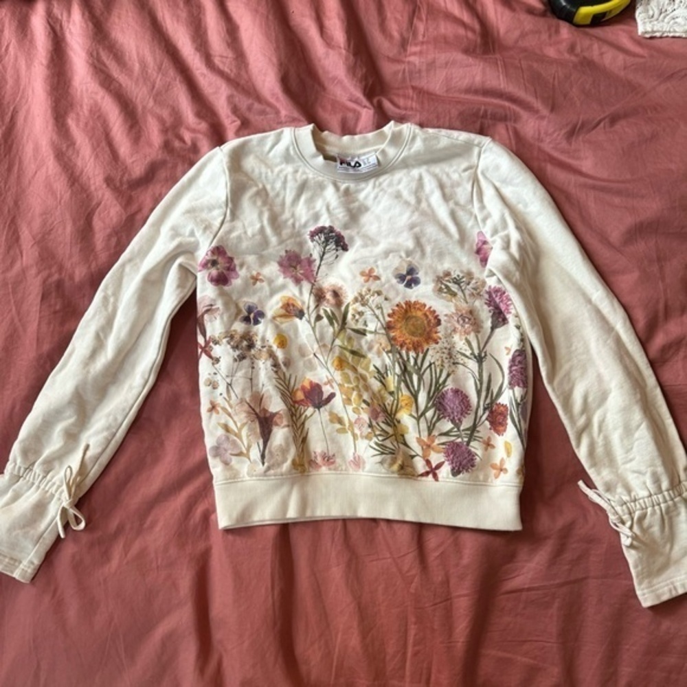FILA Floral Cream Bow Crewneck Sweatshirt Medium